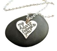 Collar de plata de ley 925 «Mi corazón te pertenece», pequeño colgante inspirador romántico con cita inspiradora y palabra de afirmación de amor | con cadena de 45 cm | chapado en plata | LK_PNK_02836