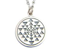 Collar Sri Yantra en plata de ley 925. Joyería de yoga zen y yogui. Colgante de viaje espiritual de Shri Lalita. Regalo con dije geométrico. Unidad cósmica. Con cadena de 45 cm. Bañado en plata.
