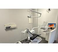 Colocación de implantes dentales de titanio: 1 implante / Limpieza bucal y 6 años de revisiones