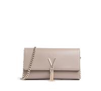 Combinando sin esfuerzo con los estilos urbanos más modernos, este bolso bandolera Valentino Bags de la serie Divina está hecho de suave piel sintética que garantiza durabilidad y un aspecto refinado.