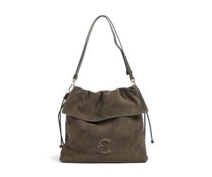 Combinando sin esfuerzo la tendencia de esta temporada por las siluetas relajadas con materiales de lujo, el bolso hobo Coccinelle Suede está fabricado en suave piel de terciopelo que desprende una el
