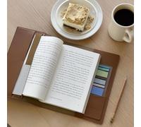 Common Nuovo Funda para libro de cuero vegano, funda para libro con 3 bolsillos y banda elástica, se adapta a novelas, ensayos y diario A5/B6, funda de libro de privacidad para leer (marrón moca, M)