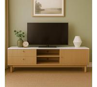 CONCEPTO FÁBRICA | Mueble TV 150 cm TRIX | Madera clara y bandeja blanca | Diseño acanalado con cajones, armario y nichos | Asas de metal dorado | Pasacables integrados | Estilo contemporáneo delgado