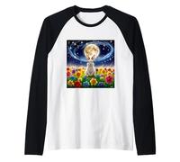 Conejito iluminado por la luna en campo de flores, escena nocturna encantadora Camiseta Manga Raglan