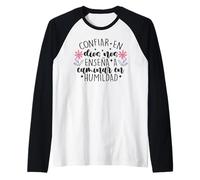 Confiar Dios Nos enseña a Caminar en humildad Camiseta Manga Raglan
