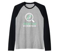 Confíe en la evidencia Experto en análisis de Datos de investigación científica Camiseta Manga Raglan