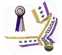 Conjunto de disfraz de sufragio, banda tricolor, roseta y botón dorado, votos para mujer