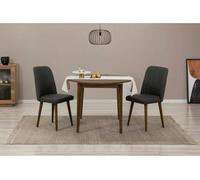 Conjunto de mesa e cadeiras com efeito madeira