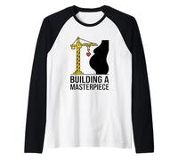 Construyendo una Obra Maestra Embarazo Construcción Grúa Corazón Camiseta Manga Raglan