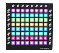 Controlador MIDI portátil con 64 pads sensibles a la velocidad y la presión, retroiluminación RGB, 24 botones de función y módulo de sonido integrado de 128 MB.