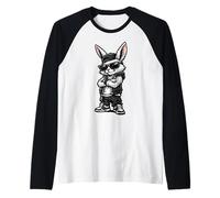 Cool Bunny in Streetwear with Sunglasses Confident Easter Camiseta Manga Raglan