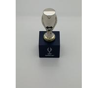 Copa UEFA Super Cup: sobre base de madera