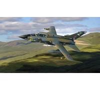 Corgi AA29401 Panavia Tornado GR.1, ZD748/AK, Johnnie Walker 'Still Going Strong', Escuadrón RAF No.9, Brüggen, Alemania, 1998 Aviación Militar