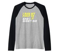 Corrí Mi Primera Carrera De 5 Km Y No Me Morí Camiseta Manga Raglan