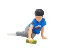 CoudarTitie 1:64 Niño con Un Coche de Juguete. Figura en Miniatura Pintada para Maquetas de Paisajes, Camisa Azul
