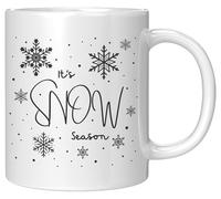Coveted Goods Taza de café It's Snow Season, taza de invierno con copos de nieve, taza de chocolate caliente para vacaciones, regalo de Navidad para los amantes de la nieve, taza de cerámica blanca de