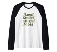 Cozy Gamer y Chill Lifestyle - Low Stakes High Vibes Camiseta Manga Raglan