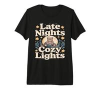 Cozy Lights Bear con Chocolate Caliente hasta Altas Horas de la Noche Camiseta Premium
