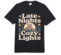 Cozy Lights Bear con Chocolate Caliente hasta Altas Horas de la Noche Comfort Colors Adult Heavyweight T-Shirt
