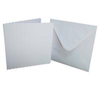 Craft UK 839 Tarjeta festoneada de 8 x 8 Pulgadas y Paquete de Sobres de 25 - Blanco