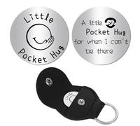 CREATCABIN Token Abrazo Bolsillo Relación Larga Distancia Acero Inoxidable Doble Cara con Llavero Cuero PU Regalo Recuerdo para Mujeres Hombres Familia Novio Día San Valentín Abrazo Navidad 3x3cm