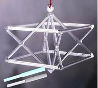 Cristal de cuarzo transparente que canta Mokaba Merkaba Cristal de cuarzo que canta el chakra de la pirámide ópticamente for la meditación curativa, curación con sonido, regalo for la oración(7 inch)