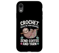 Crochet Keeps Me from Snapping Send Coffee and Yarn Sloth Carcasa para iPhone XR
