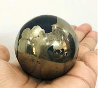 CRYSTALMIRACLE Esfera de pirita Cristal curativo Metafísica Piedra preciosa Reiki FENG Shui Hogar Oficina Regalo Energía Meditación VAASTU (Dorado, Tamaño De La Bola : 38 Mm Peso : 147 Gramos)