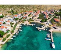 Cuadro acrílico de 80 x 60 cm Croacia Verano Día Soleado Costa Adriática Pequeña Ciudad costera de vacaciones popular lugar turístico dron.
