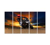 Cuadro sobre lienzo Hombre joven conduce motocicleta grande en carreteras asfaltadas. Mural sala de estar en casa oficina dormitorio imágenes GBTN-5Px