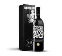 «¡Cuántas veces nos salvó la pereza de los otros seis pecados capitales!» Mensaje en una Botella. Vino Tinto Premium Reserva 12 Meses + Gift Box. Etiqueta Negra PERSONALIZABLE