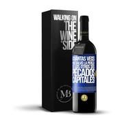 «¡Cuántas veces nos salvó la pereza de los otros seis pecados capitales!» Mensaje en una Botella. Vino Tinto Premium Reserva 12 Meses + Gift Box. Etiqueta Azul PERSONALIZABLE
