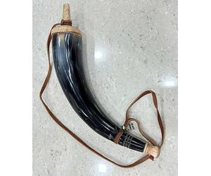 Cuerno de pólvora de Pistola Negra con Correa de Cuero marrón y Tope de Madera Seguro