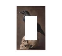 Cuervo posado en la parte superior de un cráneo interruptor de luz de pared, placa frontal, cubierta de placa frontal, basculante individual, 1 banda, decoración de receptáculo para el hogar, cocina