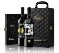 «Cumplir años es obligatorio hacerte vieja es opcional» Mensaje en una Botella. Estuche-Maletín de LUJO 2x Vino Tinto Premium Reserva 12 Meses y Set de 4 Accesorios. Etiqueta Negra PERSONALIZABLE