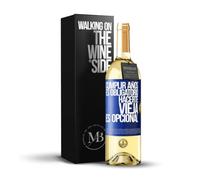 «Cumplir años es obligatorio hacerte vieja es opcional» Mensaje en una Botella. Vino Blanco Premium Verdejo Joven + Gift Box. Etiqueta Azul PERSONALIZABLE