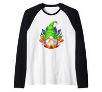 Cute Garden GNOME with Lotus Flower For Mom & Yoga Teacher Camiseta Manga Raglan