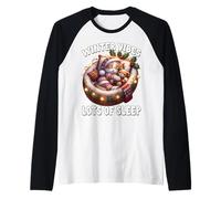 Cute Sleeping Cat For Christmas Lover Cozy Winter Kitten Mom Camiseta Manga Raglan