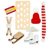 D&O Accesorios Elfo Travieso - 7 Piezas en Miniatura: Trineo, Patines de Hielo, Bufanda, Gorro, Plantilla de Huellas, Nieve Artificial y Esquís - Decoración de Puerta, Arbol de Navidad
