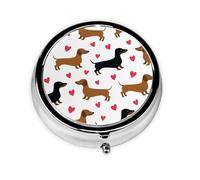 Dachshunds románticos. Este pequeño pastillero redondo es un organizador portátil de medicamentos de viaje con tres compartimentos para almacenar medicamentos diarios.