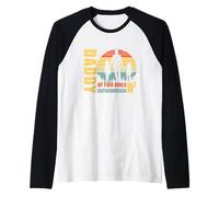 Daddy of Two Girls superó en número D2 Squared Fathers Day Camiseta Manga Raglan