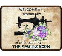 DAIERCY Letrero divertido de estaño con texto en inglés "Welcome to My Woman Cave Also Known As The Sewing Room" para decoración del hogar, sala de manualidades, arte de pared, para mujer, cueva para