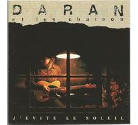 Daran et les chaises - J'évite le soleil