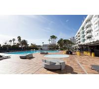 Day Pass cama balinesa y menú barbacoa para 2 en complejo con piscina