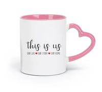 DEBINGY Taza de cerámica con frases familiares: Esta es nuestra vida, nuestra historia, nuestro amor (320 ml) Ideal para el hogar, la oficina, cafeterías, ideas de regalo, color rosa