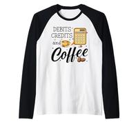 Debits Credits & Coffee Cup Funny Accountant It's Tax Season Camiseta Manga Raglan