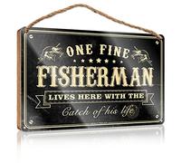 Decoración para puerta delantera, divertido letrero de madera con texto en inglés "One Fine Fisherman Lives Here With The Catch Of His Life", decoración divertida para el hogar (20 x 30 cm)