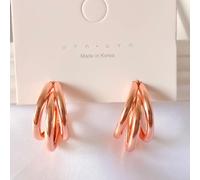 Delicados aretes de aro trenzados, geometría minimalista para los amantes de la moda (oro rosa tres C)