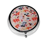 Delicioso sushi. Este pequeño pastillero redondo es un organizador portátil de medicamentos de viaje con tres compartimentos para almacenar medicamentos diarios.