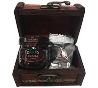 Deliex Baúl de Madera Pequeño Decorado de Mapas con Tarro de Mermelada de Cerezas y Bombón Rabitos Royale (Pack 24 Unidades)